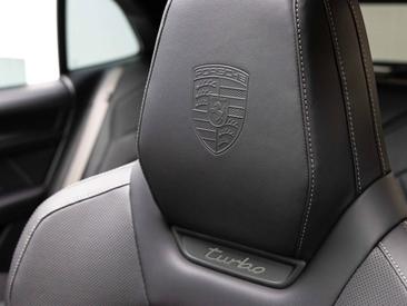 Porsche Cayenne III Turbo Electric — photo 28