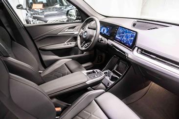 BMW IX1 EDrive20 — photo 8