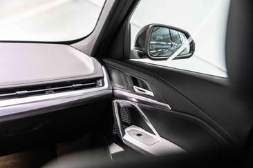 BMW IX1 EDrive20 — photo 25