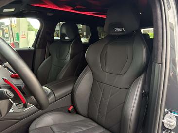 BMW XM 50e — photo 9