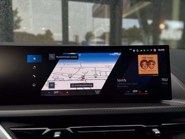 BMW XM 50e — photo 18