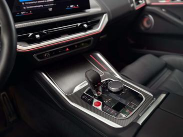 BMW XM 50e — photo 22
