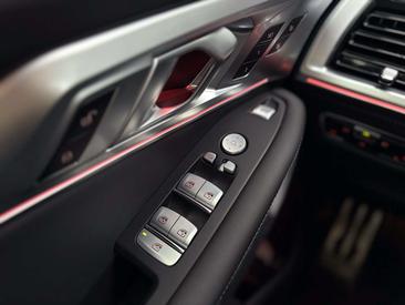 BMW XM 50e — photo 23