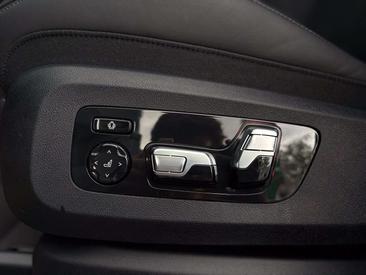 BMW XM 50e — photo 25