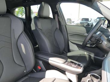 BMW IX1 EDrive20 — photo 11