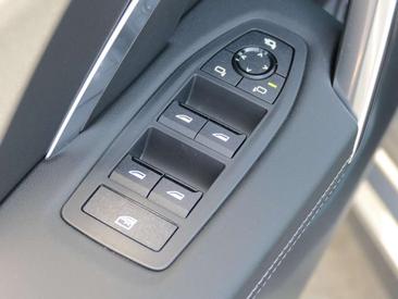 BMW IX1 EDrive20 — photo 12