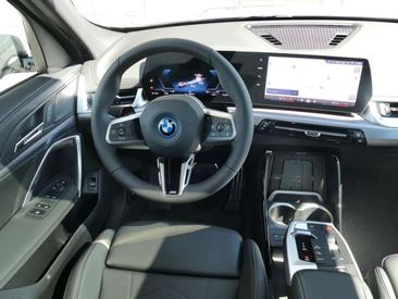 BMW IX1 EDrive20 — photo 15