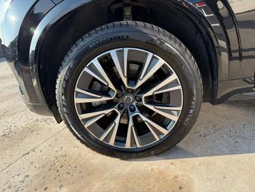 Volvo XC90 B6 AWD — photo 28