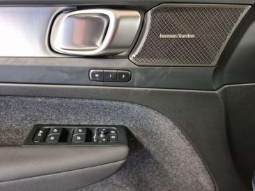 Volvo XC40 B3 — photo 20