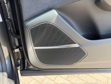 Audi Q8 TFSI E 60 E Quattro — photo 11