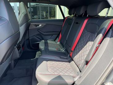 Audi Q8 TFSI E 60 E Quattro — photo 26