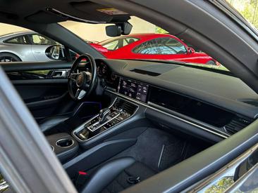 Porsche Panamera 4S — photo 11