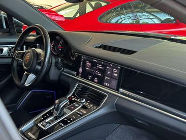 Porsche Panamera 4S — photo 12