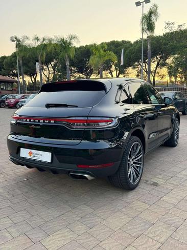 Porsche Macan — photo 6