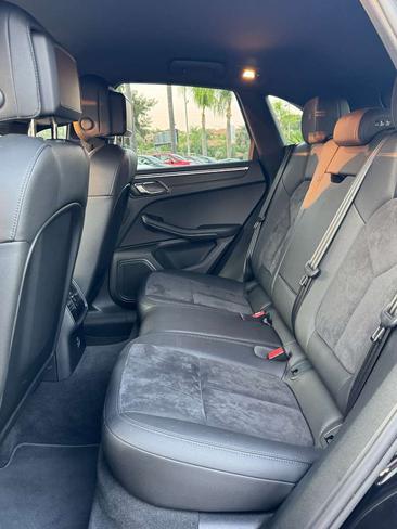 Porsche Macan — photo 8