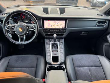 Porsche Macan — photo 12