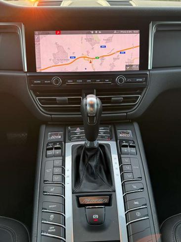 Porsche Macan — photo 13