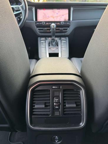 Porsche Macan — photo 14