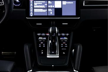 Porsche Cayenne III Turbo S E-Hybrid — photo 18