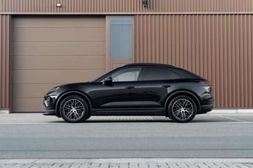 Porsche Macan Electric — photo 10