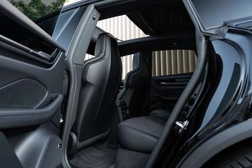 Porsche Macan Electric — photo 17