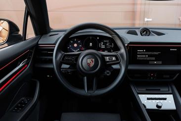 Porsche Macan Electric — photo 18