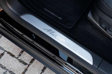 Porsche Macan Electric — photo 24