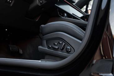 Porsche Macan Electric — photo 26
