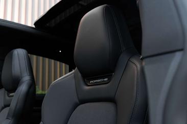 Porsche Macan Electric — photo 28
