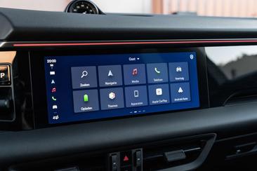 Porsche Macan Electric — photo 29