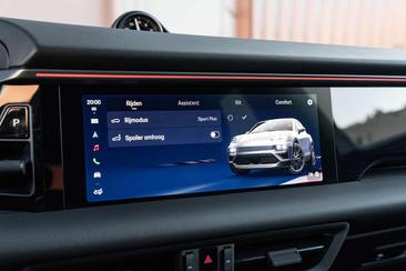 Porsche Macan Electric — photo 30