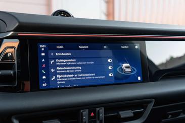Porsche Macan Electric — photo 33