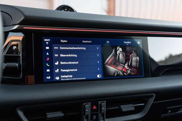 Porsche Macan Electric — photo 34