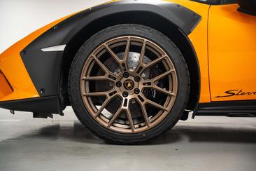 Lamborghini Aventador — photo 22