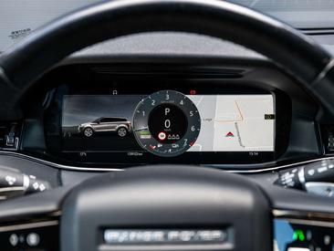 Land Rover Range Rover Evoque P300e R-Dynamic HSE — photo 17