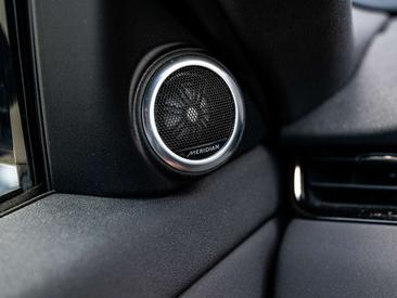 Land Rover Range Rover Evoque P300e R-Dynamic HSE — photo 24
