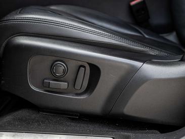 Land Rover Range Rover Evoque P300e R-Dynamic HSE — photo 27