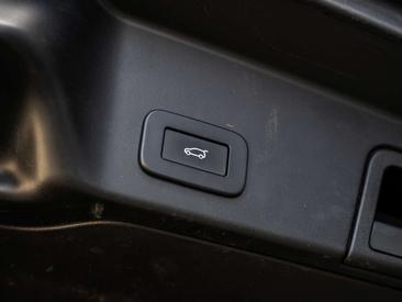 Land Rover Range Rover Evoque P300e R-Dynamic HSE — photo 32