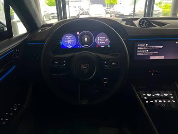 Porsche Macan Electrique Turbo — photo 13