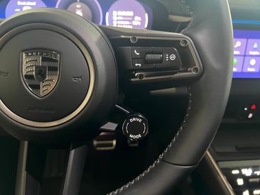 Porsche Macan Electrique Turbo — photo 18