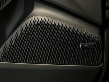 Porsche Macan Electrique Turbo — photo 24