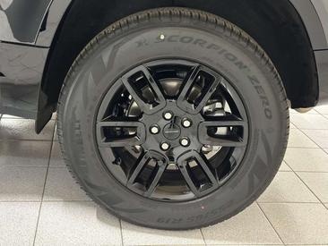 Land Rover Defender 90 X-Dynamic SE 3.0D I6 200 CV AWD Auto — photo 9