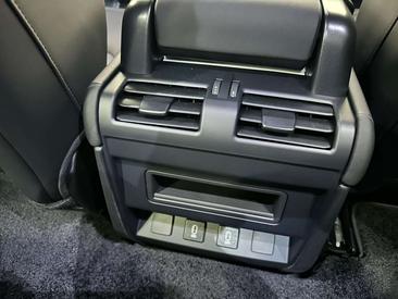 Land Rover Defender 90 X-Dynamic SE 3.0D I6 200 CV AWD Auto — photo 14