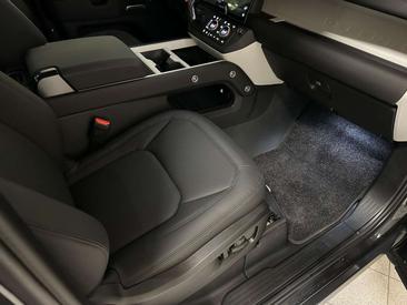 Land Rover Defender 90 X-Dynamic SE 3.0D I6 200 CV AWD Auto — photo 18