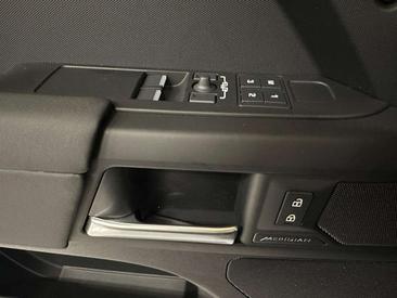 Land Rover Defender 90 X-Dynamic SE 3.0D I6 200 CV AWD Auto — photo 21