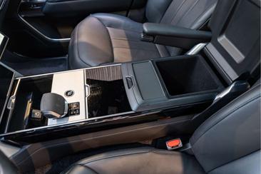 Land Rover Range Rover HSE P550E — photo 41