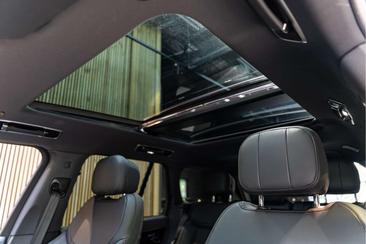 Land Rover Range Rover HSE P550E — photo 42