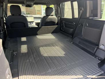 Land Rover Defender 110 D250 S AWD Auto 26MY Gris — photo 6