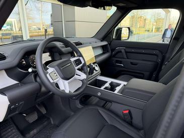 Land Rover Defender 110 D250 S AWD Auto 26MY Gris — photo 8