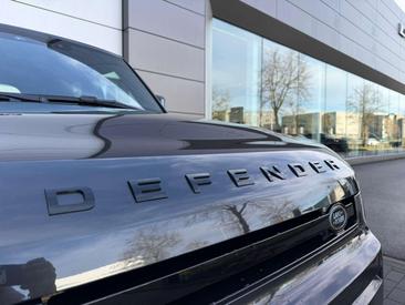 Land Rover Defender 110 D250 S AWD Auto 26MY Gris — photo 10